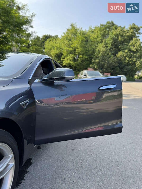 Лифтбек Tesla Model S 2015 в Львове фото 36 Лифтбек Tesla Model S 2015 в Львове