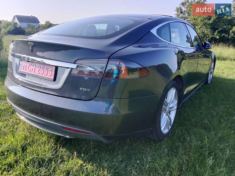 Лифтбек Tesla Model S 2015 в Ивано-Франковске