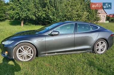 Лифтбек Tesla Model S 2015 в 