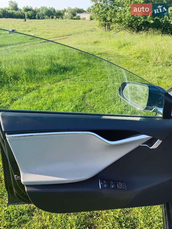 Лифтбек Tesla Model S 2015 в Ивано-Франковске