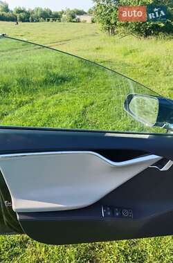 Лифтбек Tesla Model S 2015 в 