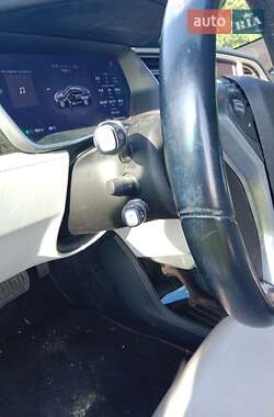 Лифтбек Tesla Model S 2015 в 