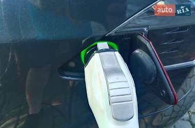 Лифтбек Tesla Model S 2015 в 