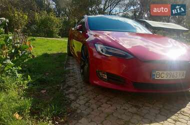 Лифтбек Tesla Model S 2017 в 