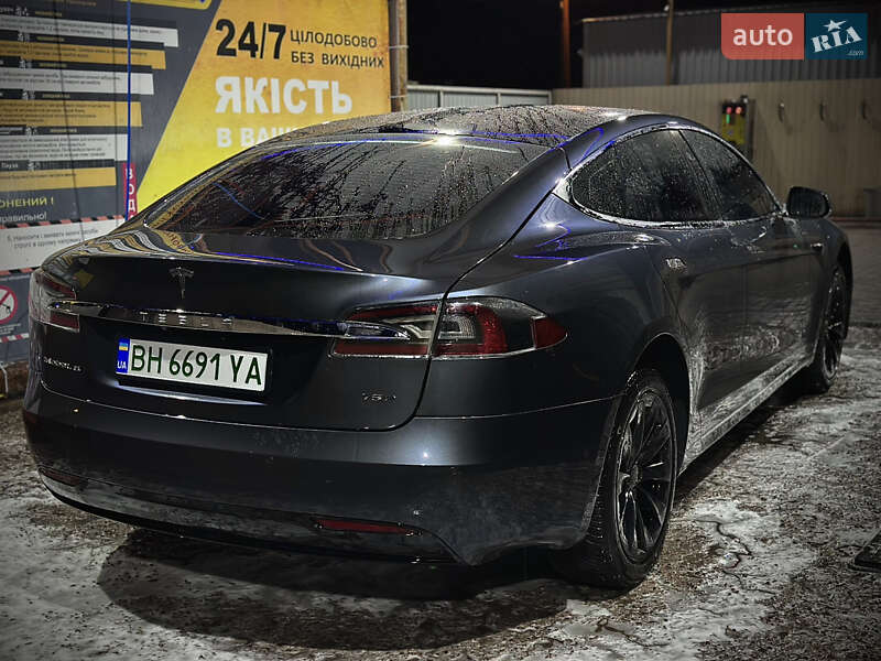 Ліфтбек Tesla Model S 2017 в Одесі