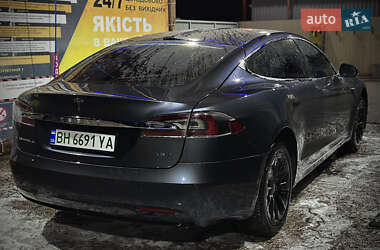 Лифтбек Tesla Model S 2017 в 