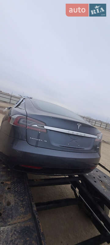 Лифтбек Tesla Model S 2017 в Василькове