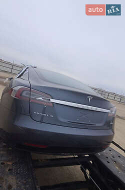 Лифтбек Tesla Model S 2017 в 