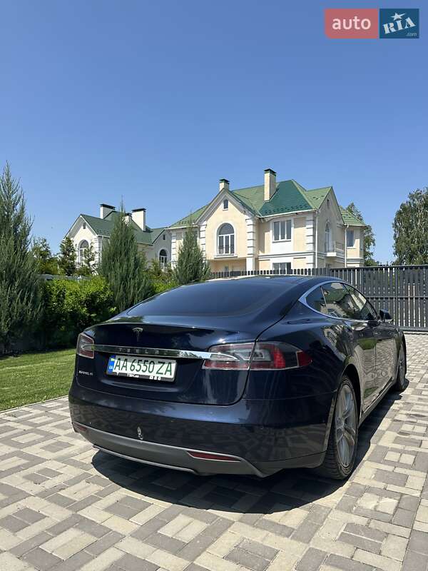 Ліфтбек Tesla Model S 2015 в Києві