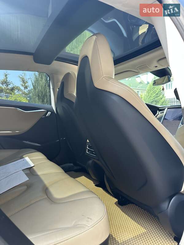 Ліфтбек Tesla Model S 2015 в Києві