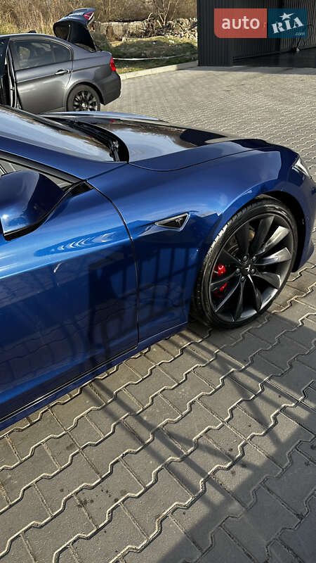 Лифтбек Tesla Model S 2016 в Львове