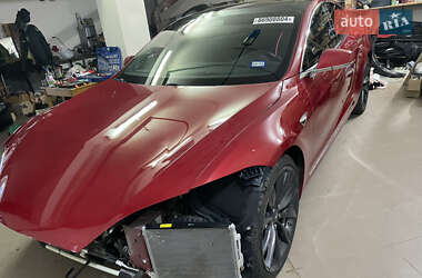 Ліфтбек Tesla Model S 2017 в Бродах