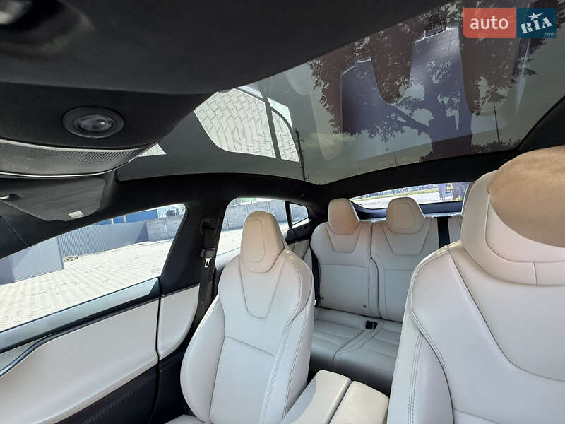 Лифтбек Tesla Model S 2019 в Виннице