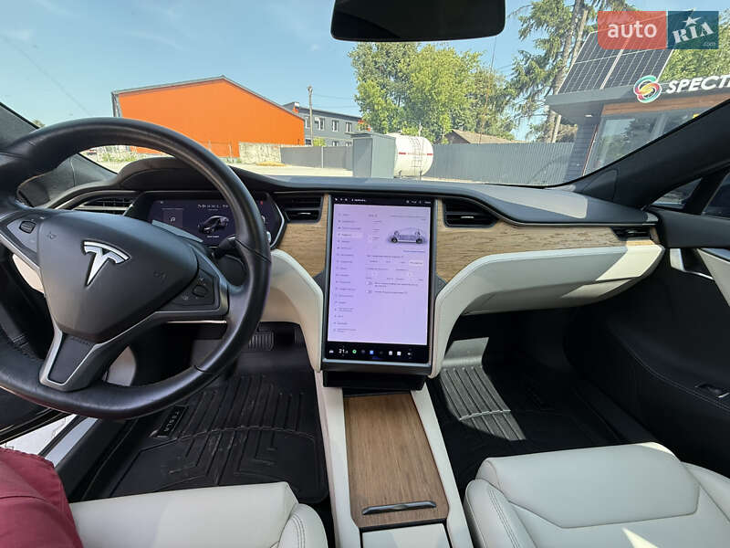 Лифтбек Tesla Model S 2019 в Виннице