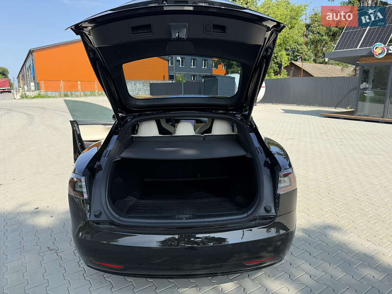 Лифтбек Tesla Model S 2019 в Виннице