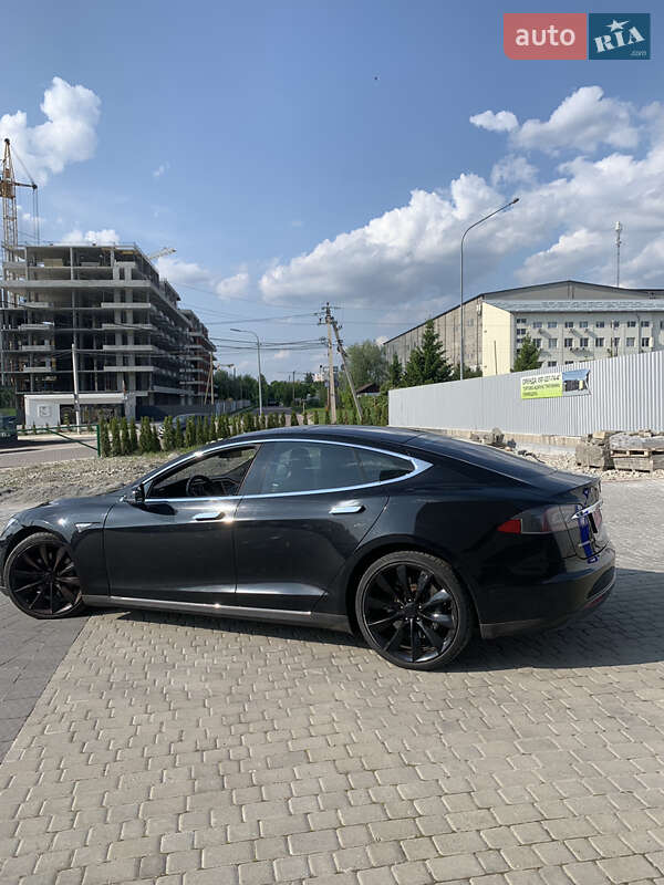 Лифтбек Tesla Model S 2015 в Львове