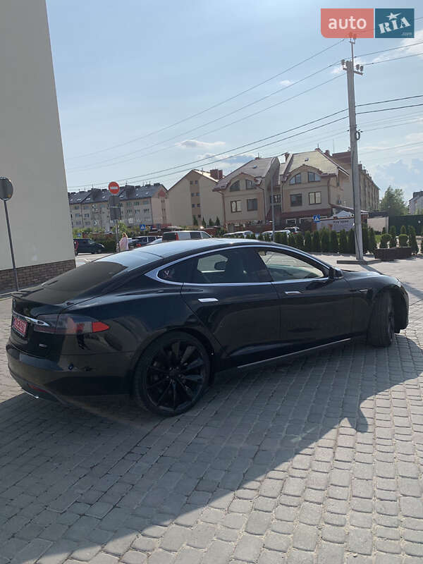 Лифтбек Tesla Model S 2015 в Львове
