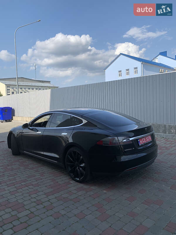 Лифтбек Tesla Model S 2015 в Львове