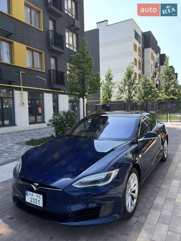 Лифтбек Tesla Model S 2017 в Ирпене
