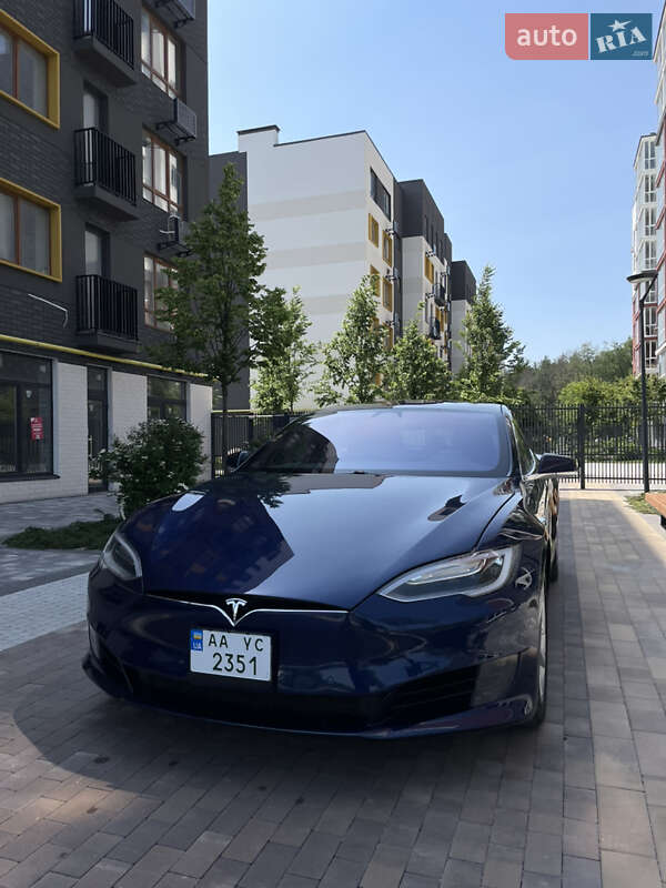 Лифтбек Tesla Model S 2017 в Ирпене