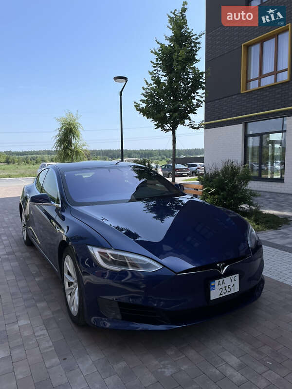 Лифтбек Tesla Model S 2017 в Ирпене