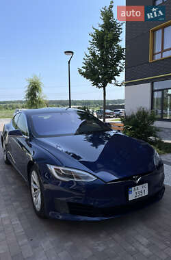 Лифтбек Tesla Model S 2017 в 