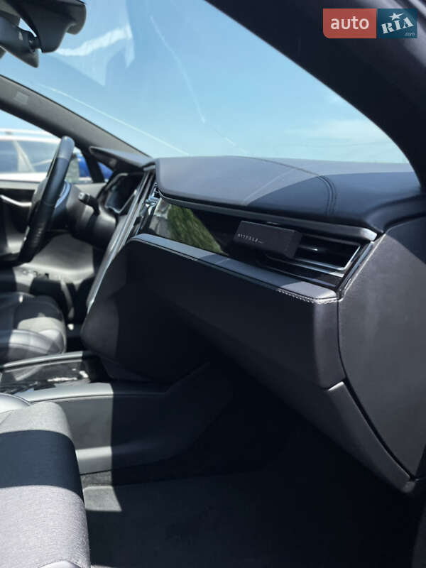 Лифтбек Tesla Model S 2017 в Ирпене