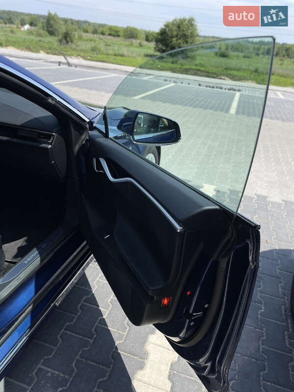 Лифтбек Tesla Model S 2017 в Ирпене