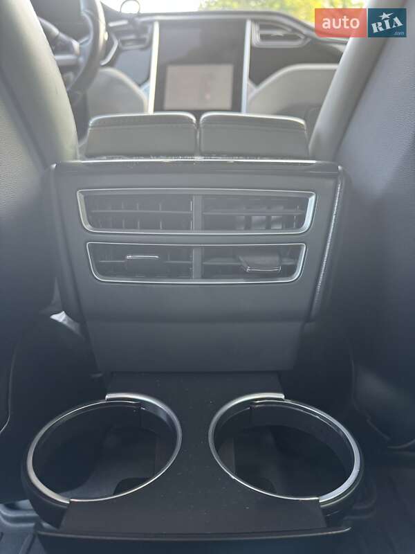 Лифтбек Tesla Model S 2015 в Львове фото 18 Лифтбек Tesla Model S 2015 в Львове