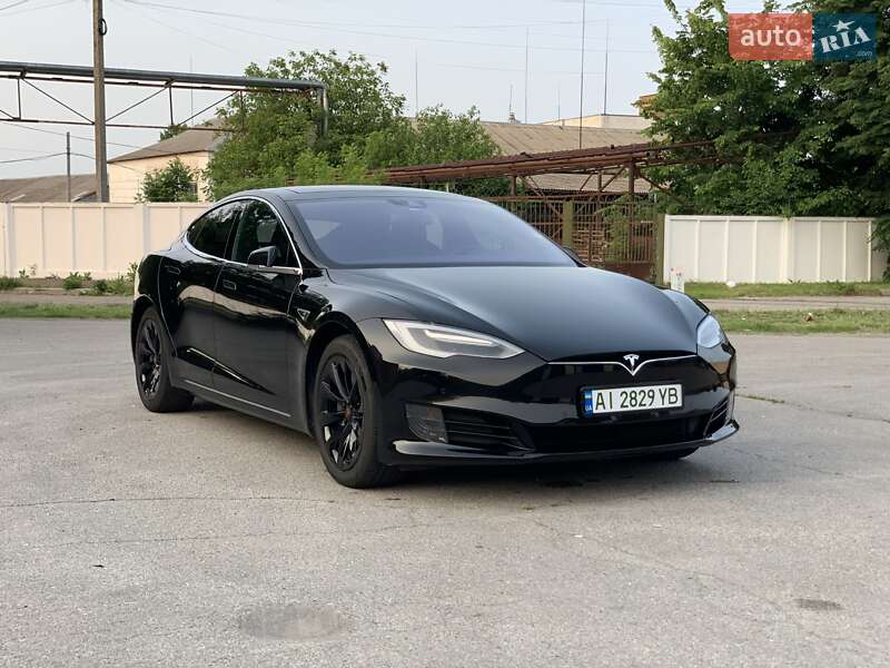 Лифтбек Tesla Model S 2016 в 