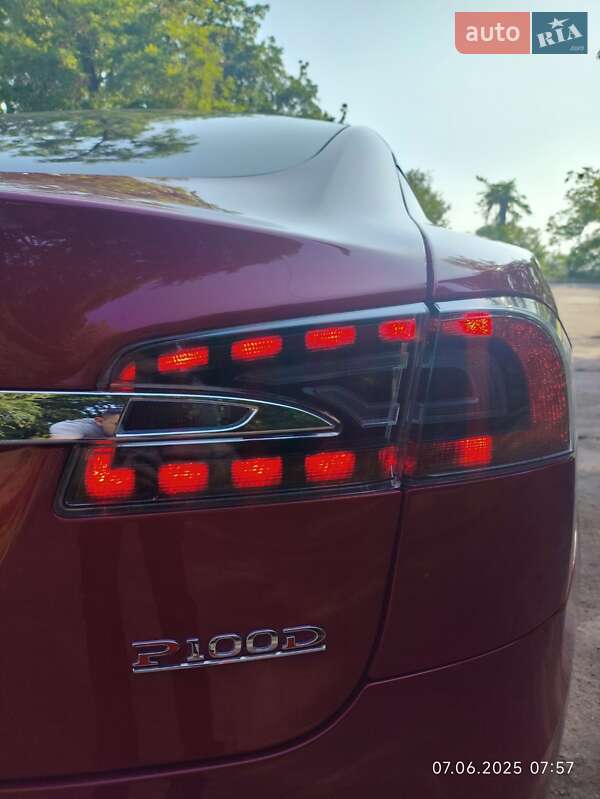 Лифтбек Tesla Model S 2017 в Запорожье