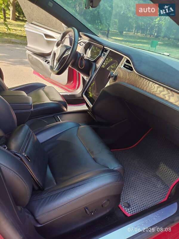 Лифтбек Tesla Model S 2017 в Запорожье