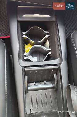 Лифтбек Tesla Model S 2017 в 