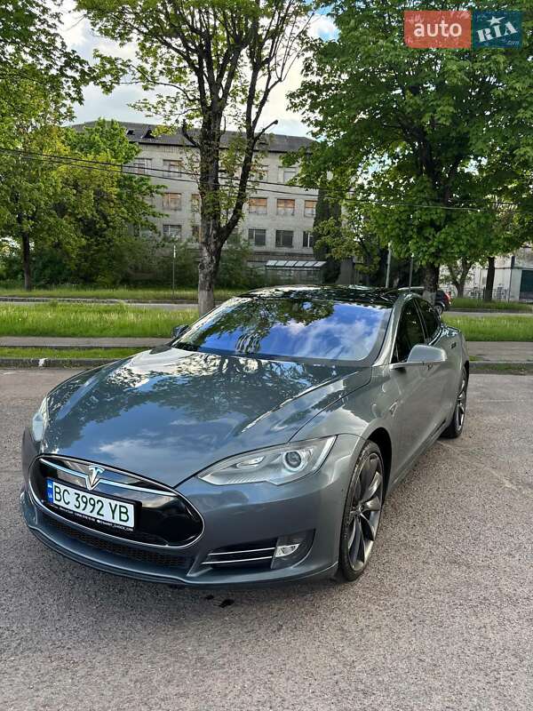 Лифтбек Tesla Model S 2013 в 