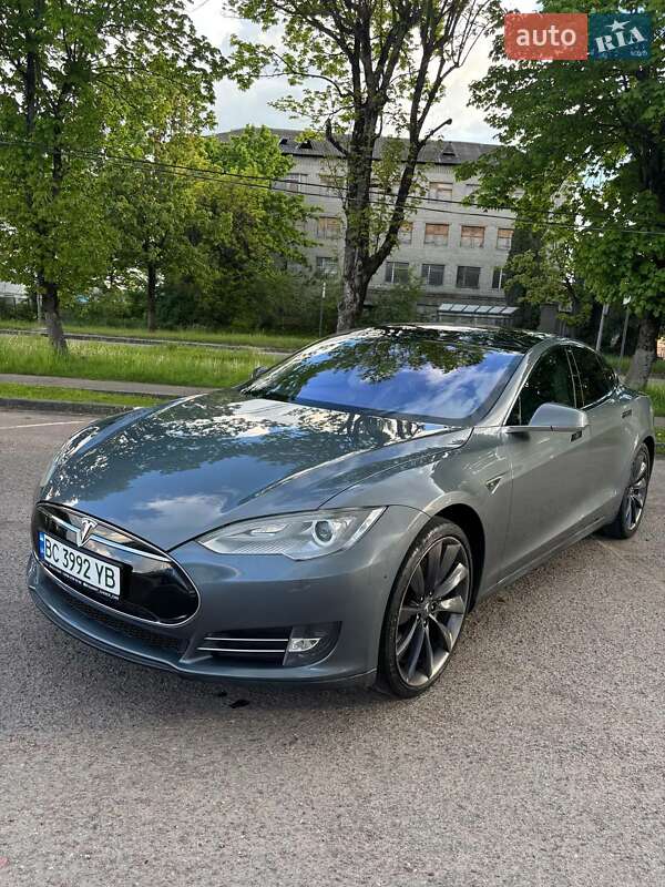 Лифтбек Tesla Model S 2013 в Львове