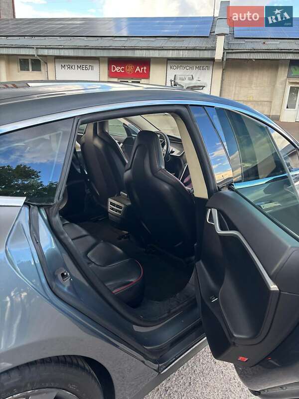 Лифтбек Tesla Model S 2013 в Львове