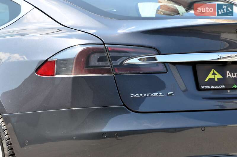 Ліфтбек Tesla Model S 2016 в Києві