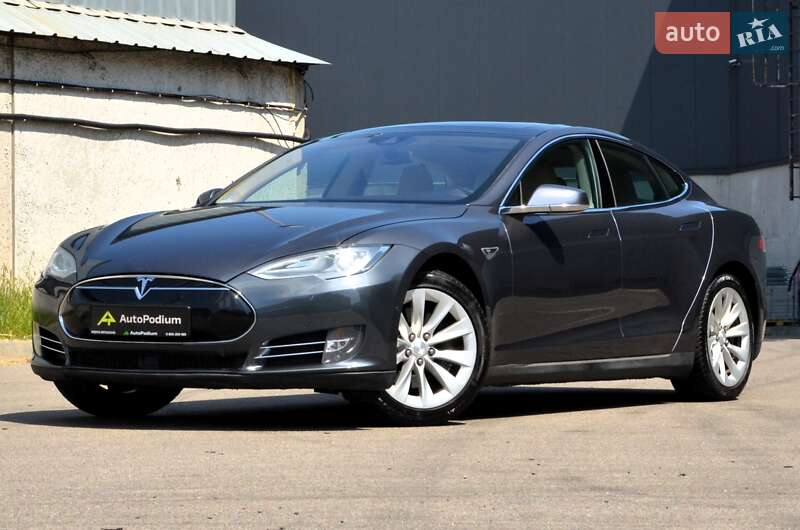 Ліфтбек Tesla Model S 2016 в Києві