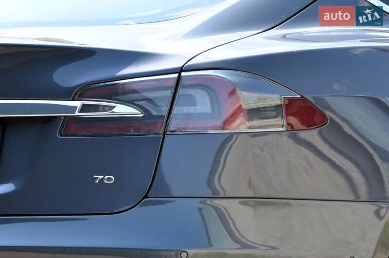 Ліфтбек Tesla Model S 2016 в Києві