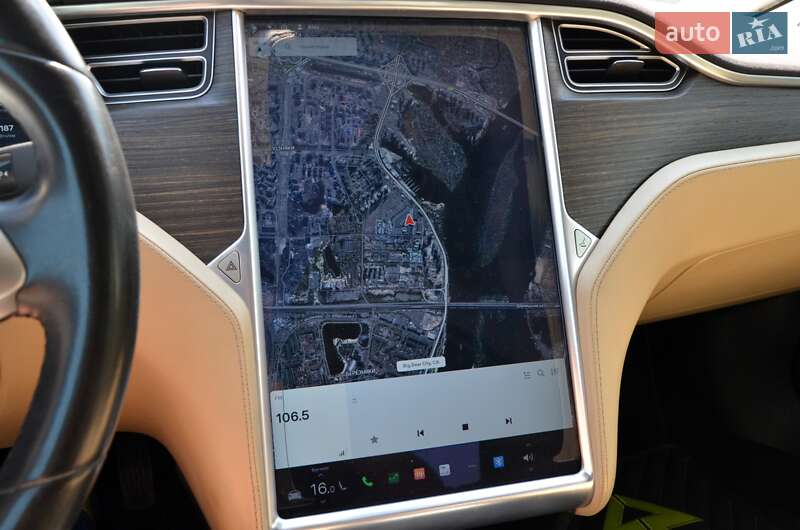 Ліфтбек Tesla Model S 2016 в Києві