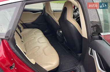 Ліфтбек Tesla Model S 2013 в 