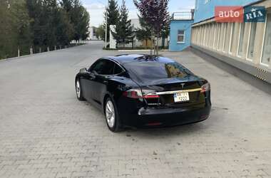 Лифтбек Tesla Model S 2017 в Виннице