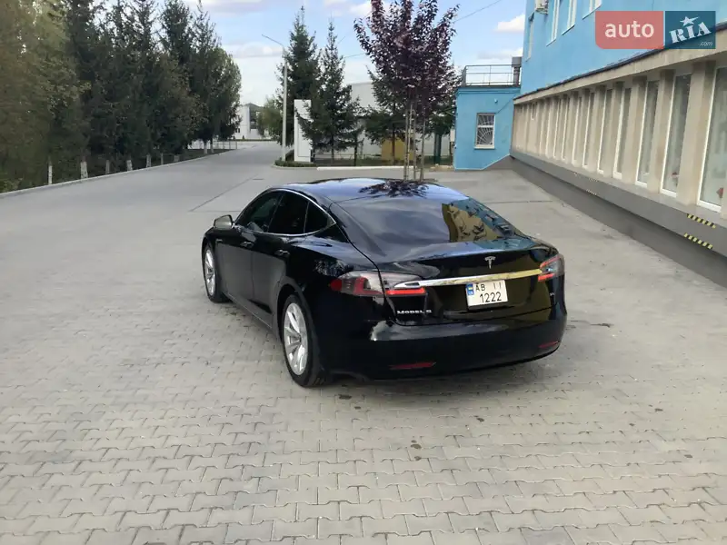 Лифтбек Tesla Model S 2017 в 