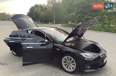 Лифтбек Tesla Model S 2017 в Виннице