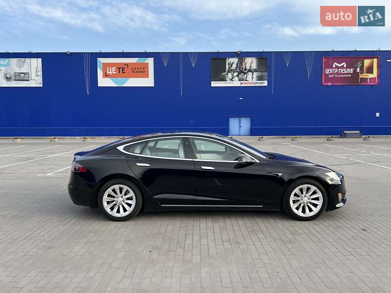 Лифтбек Tesla Model S 2018 в Виннице