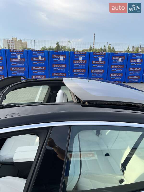 Лифтбек Tesla Model S 2018 в Виннице