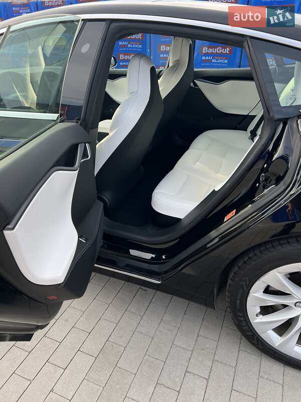 Лифтбек Tesla Model S 2018 в Виннице