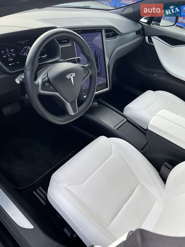 Лифтбек Tesla Model S 2018 в Виннице