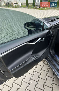 Лифтбек Tesla Model S 2015 в 