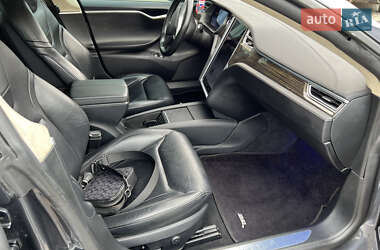 Лифтбек Tesla Model S 2015 в 